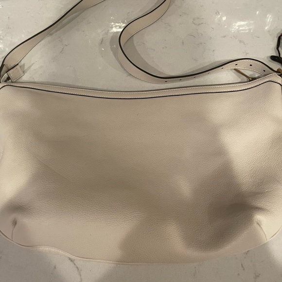 Beautiful Gucci half moon leather hobo bag. Like new! Perfect condition - Picture 5 of 9